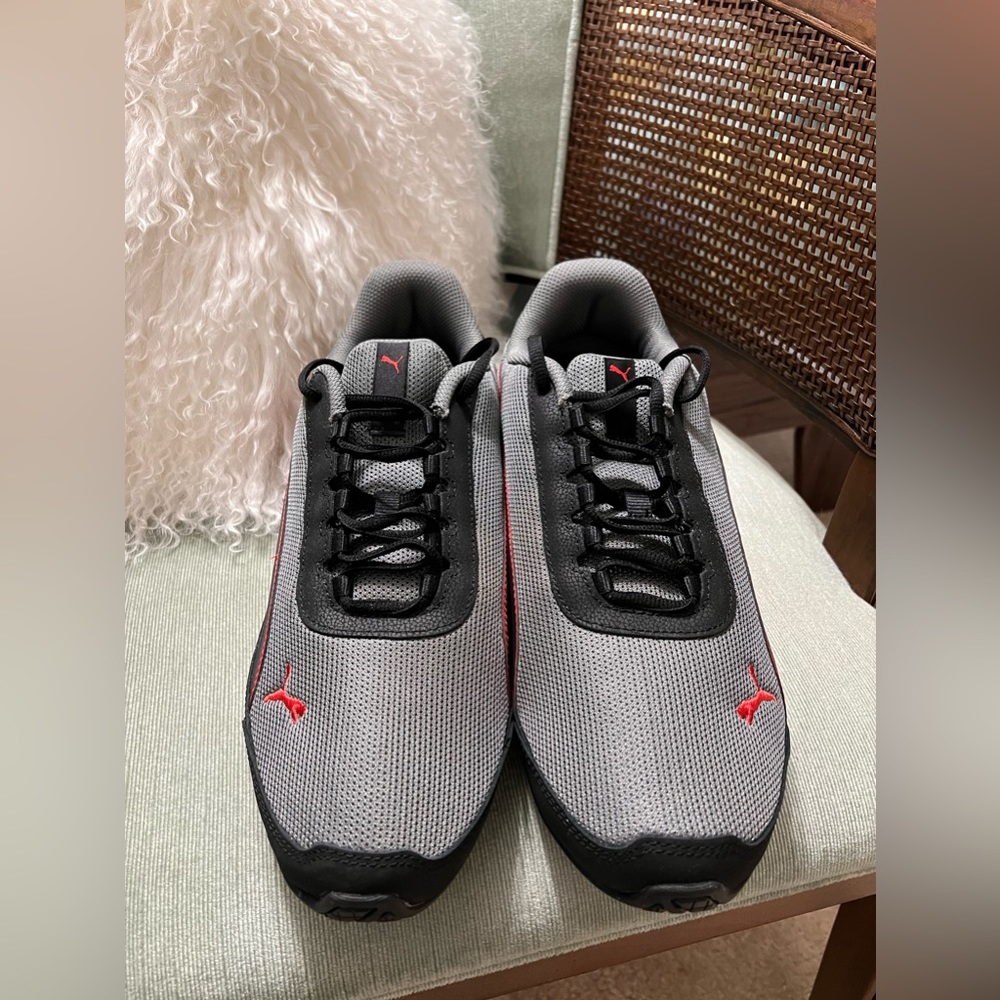*SOLD* Men’s Puma athletic shoes - Size 12